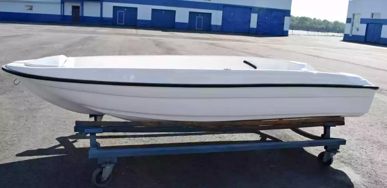 Стеклопластиковая лодка Пингвин (тримаран) в Саратове