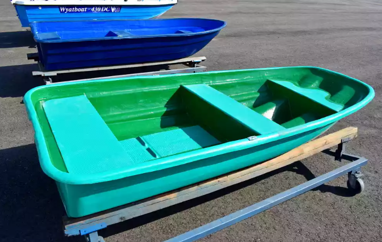 Стеклопластиковая лодка Старт (тримаран) в Саратове