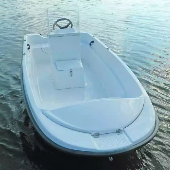 Стеклопластиковая лодка Пингвин с консолью (тримаран) в Саратове