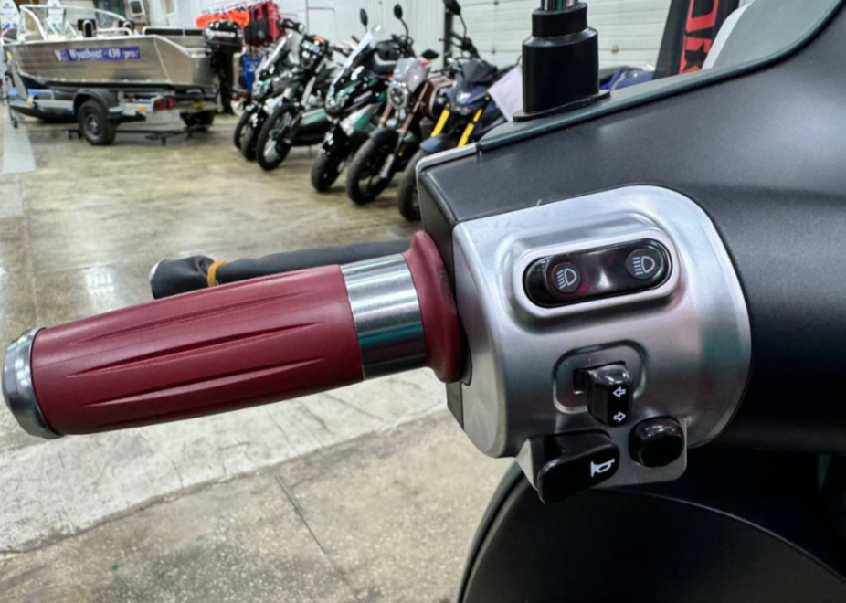 Скутер PROMAX Miami 240 (49) в Саратове