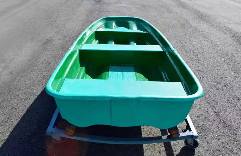 Стеклопластиковая лодка Старт (тримаран) в Саратове