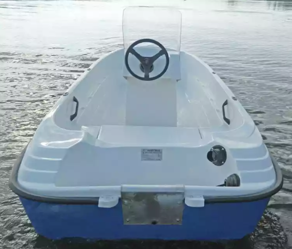 Стеклопластиковая лодка Пингвин с консолью (тримаран) в Саратове