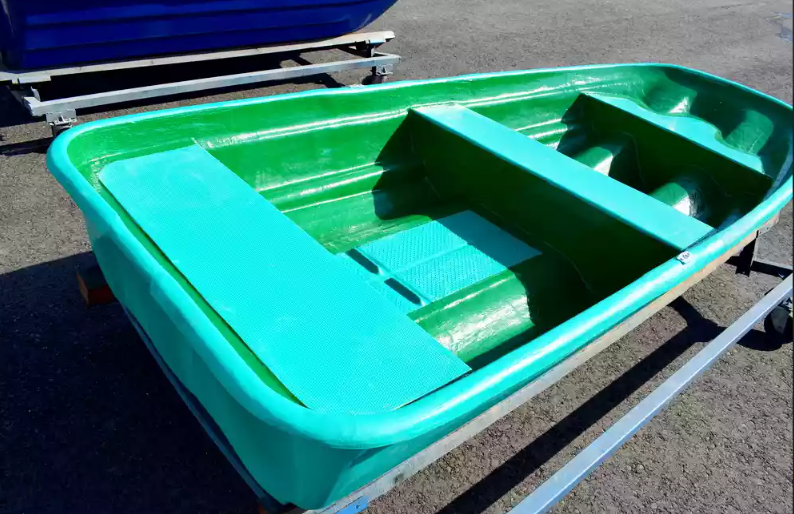 Стеклопластиковая лодка Старт (тримаран) в Саратове