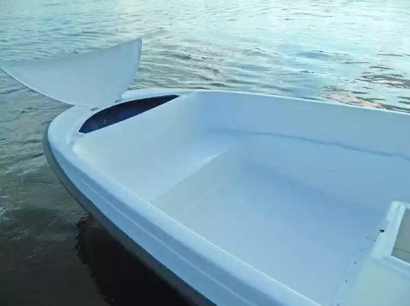Стеклопластиковая лодка Пингвин с консолью (тримаран) в Саратове