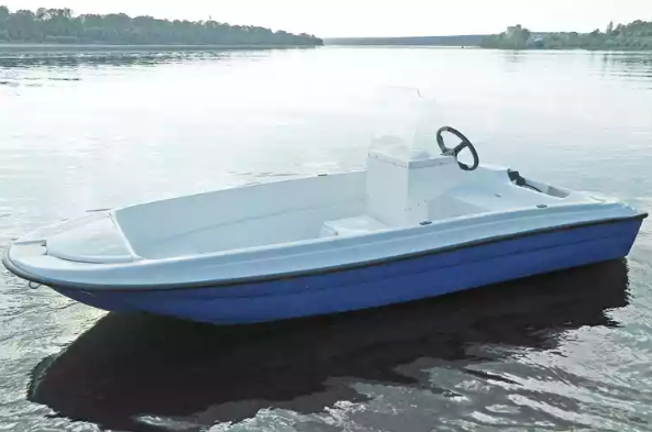 Стеклопластиковая лодка Пингвин с консолью (тримаран) в Саратове