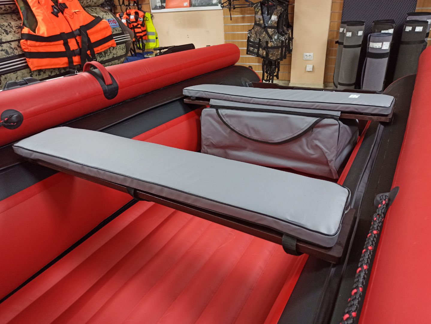 КОМПЛЕКТ МЯГКИХ НАКЛАДОК С СУМКОЙ ДЛЯ ЛОДОК 110Х20 СЕРЫЙ в Саратове