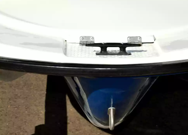 Стеклопластиковая лодка Пингвин с консолью (тримаран) в Саратове