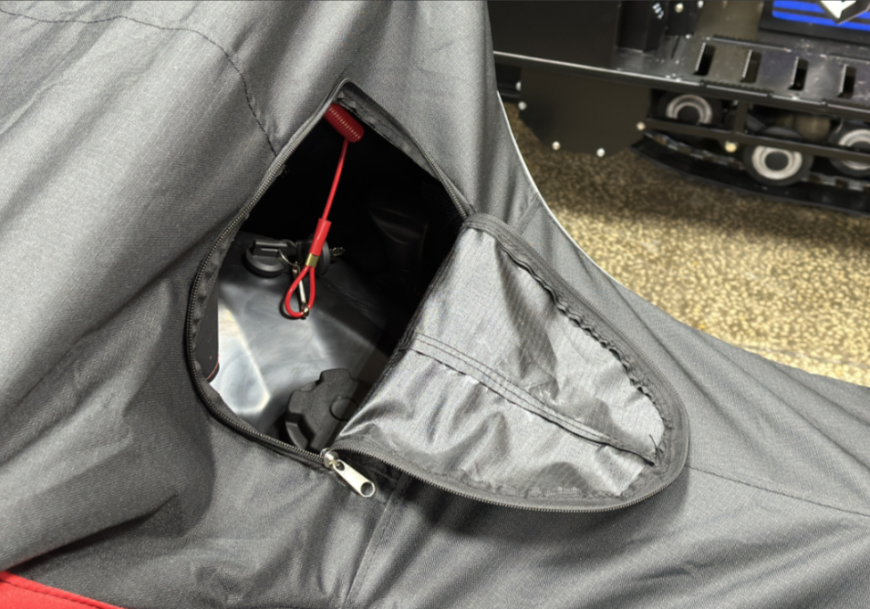 Чехол транспорт. снегохода IKUDZO HUNTER черно-красный Оксфорд ПРЕМИУМ качества с лого IKUDZO в Саратове