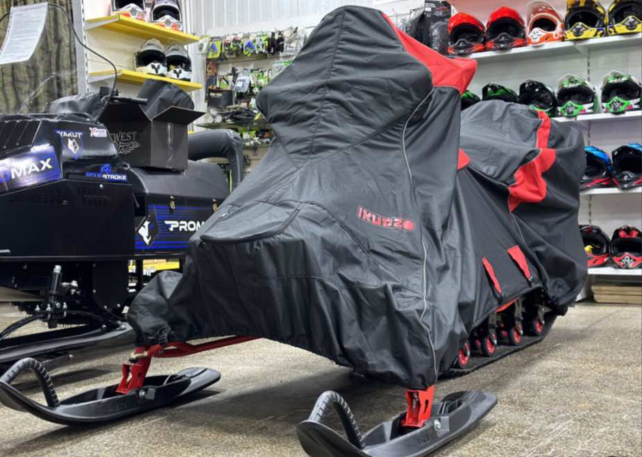 Чехол транспорт. снегохода IKUDZO HUNTER черно-красный Оксфорд ПРЕМИУМ качества с лого IKUDZO в Саратове