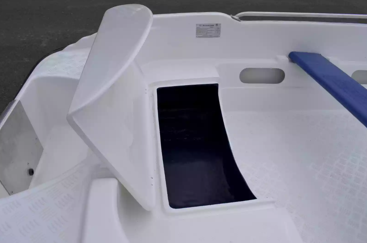 Стеклопластиковая лодка Пингвин New (тримаран) в Саратове