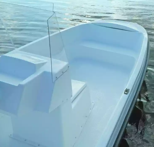 Стеклопластиковая лодка Пингвин с консолью (тримаран) в Саратове