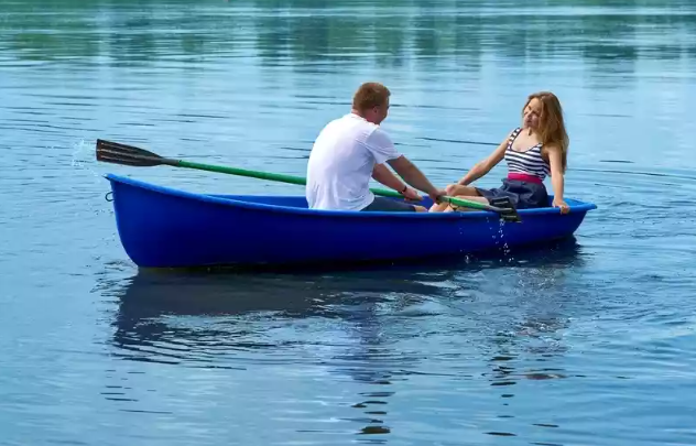 Стеклопластиковая лодка Дельфин в Саратове