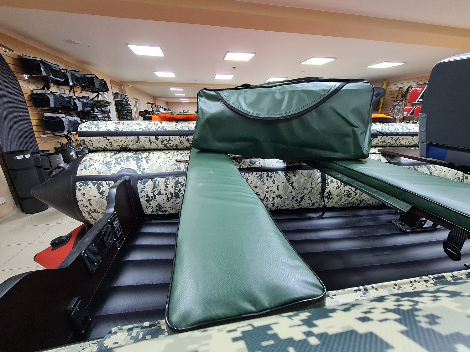 КОМПЛЕКТ МЯГКИХ НАКЛАДОК С СУМКОЙ ДЛЯ ЛОДОК 80Х20 ЗЕЛЕНЫЙ в Саратове